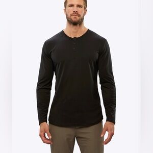 Cuts Clothing Men's Curve Hem Long Sleeve Crew Neck Signature Fit T-Shirt Hanley
